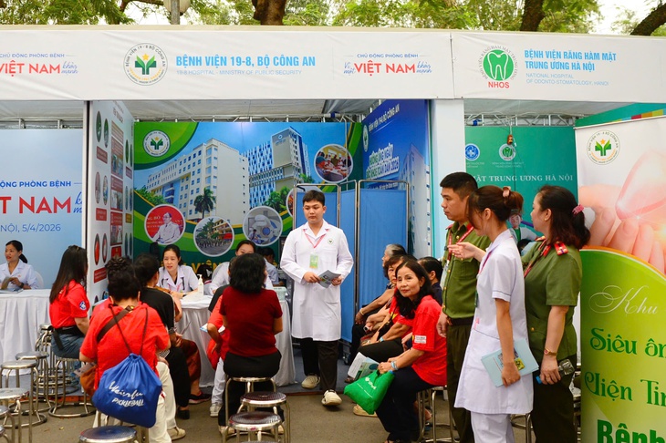 Lực lượng Y tế Công an nhân dân triển khai khám sàng lọc tại Ngày Sức khỏe toàn dân 7/4- Ảnh 7.