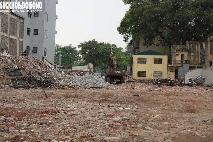 Tháo dỡ khách sạn trăm tỉ trên 'đất vàng' cạnh Hồ Gươm- Ảnh 7.