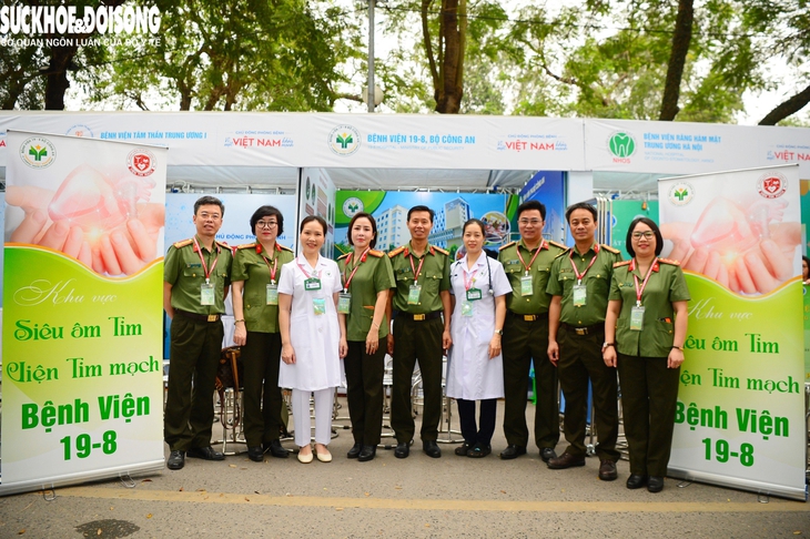 Lực lượng Y tế Công an nhân dân triển khai khám sàng lọc tại Ngày Sức khỏe toàn dân 7/4- Ảnh 11.