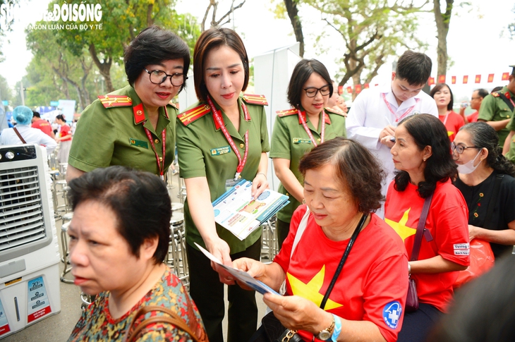 Lực lượng Y tế Công an nhân dân triển khai khám sàng lọc tại Ngày Sức khỏe toàn dân 7/4- Ảnh 3.