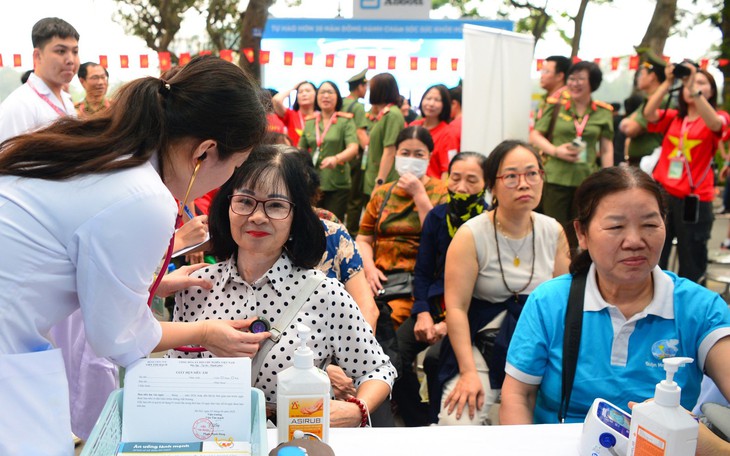 "Mỗi bước chân là một viên thuốc không mất tiền nhưng rất hiệu quả"