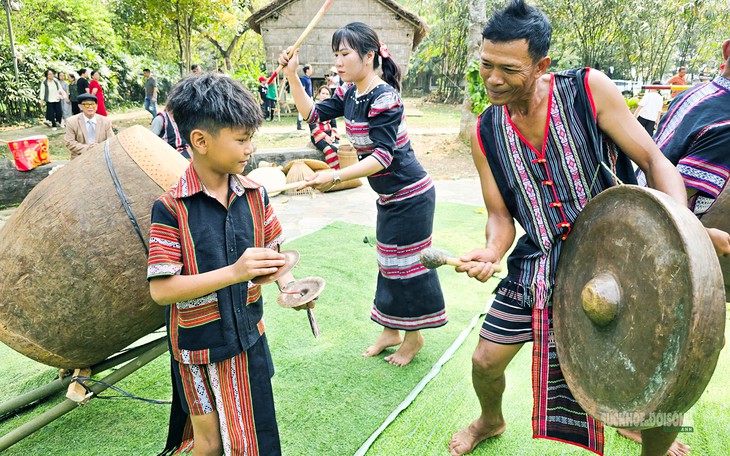 Đưa tiếng cồng chiêng ngân vang trong nhịp sống hiện đại - Ảnh 1.