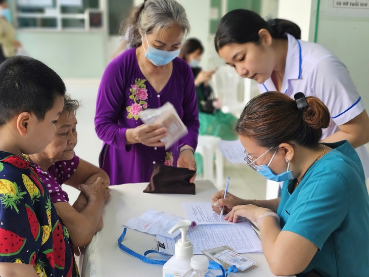 TPHCM phát động Ngày Sức khỏe toàn dân: Đưa y tế đến gần dân, chăm sóc từ sớm- Ảnh 3.
