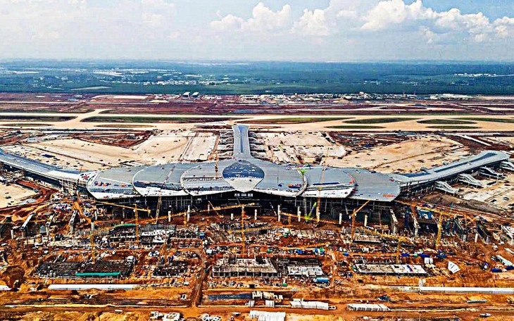 Quay phim, chụp hình tại sân bay: Tưởng vô hại nhưng có thể bị xử lý- Ảnh 1.