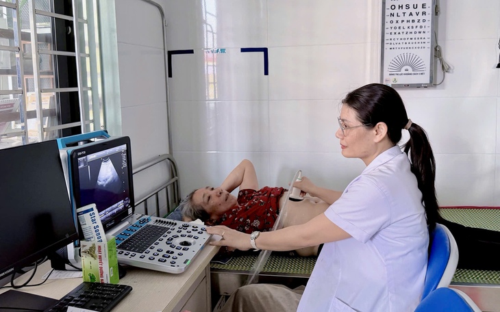 Đưa dịch vụ y tế về cơ sở, hơn 300 người dân được khám miễn phí- Ảnh 7.