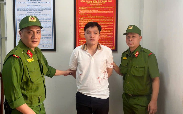 Bắt người phụ nữ hành hung nhân viên gác chắn đường sắt- Ảnh 3.