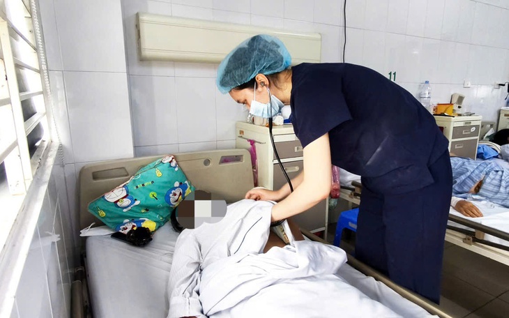 Lây sởi từ cháu gái, người phụ nữ nhập viện vì đa biến chứng- Ảnh 3.