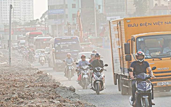 Hà Nội mạnh tay với công trường gây ô nhiễm: Bụi bẩn, rơi vãi vật liệu có thể bị đình chỉ thi công