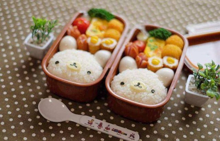 Lo ngại thịt bẩn, phụ huynh dậy từ 5 giờ sáng nấu cơm cho con đem đến trường- Ảnh 1.