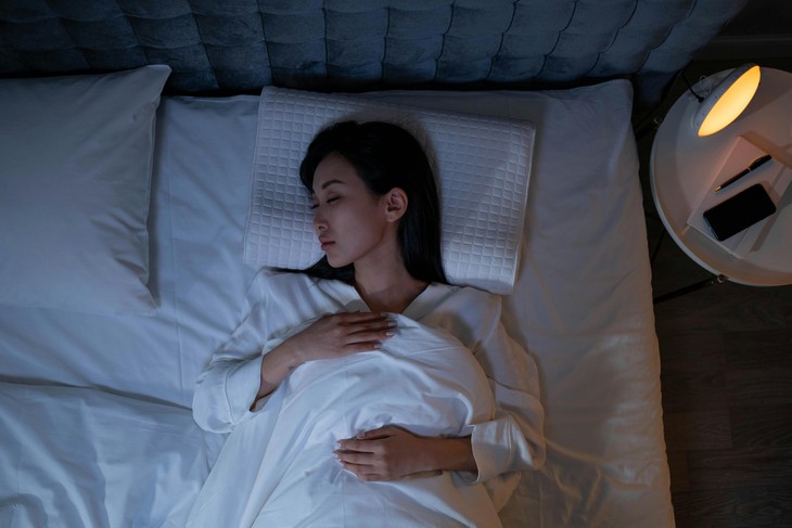 Hai thói quen ngủ xấu có thể tăng gấp đôi nguy cơ mắc bệnh tim mạch- Ảnh 1.