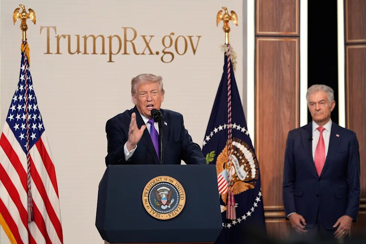 Hai ông lớn ngành dược gia nhập sáng kiến giảm giá thuốc của ông Trump- Ảnh 1. Hai ông lớn ngành dược gia nhập sáng kiến giảm giá thuốc của ông Trump- Ảnh 1.