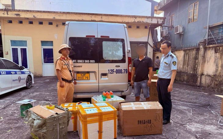Ngăn chặn hơn 12 tấn chân lợn đông lạnh bốc mùi hôi ra thị trường- Ảnh 2.