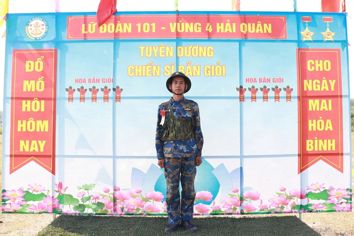 Chiến sĩ mới nén nỗi buồn ngày nhập ngũ, lập công trên thao trường- Ảnh 3. Chiến sĩ mới nén nỗi buồn ngày nhập ngũ, lập công trên thao trường- Ảnh 3.