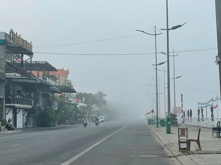 Đồng Hới chìm trong sương mù- Ảnh 3.
