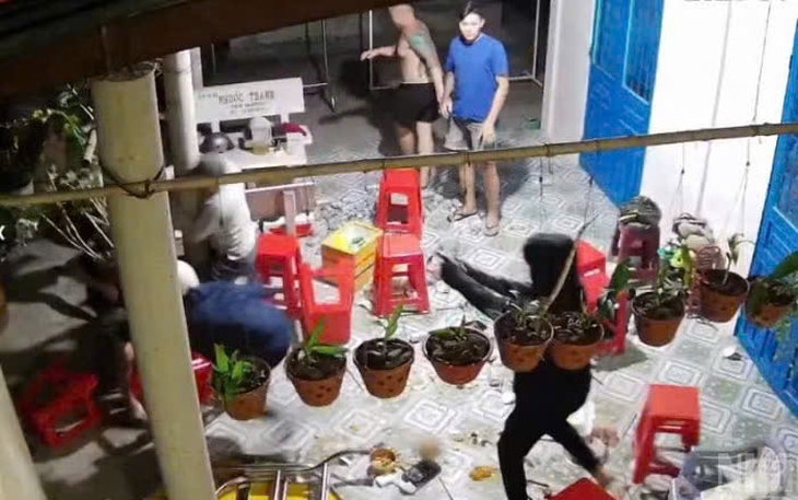 Tình tiết nóng vụ nhóm giang hồ nổ súng bắn, đâm 2 người trong bữa tiệc rượu ở Đồng Tháp