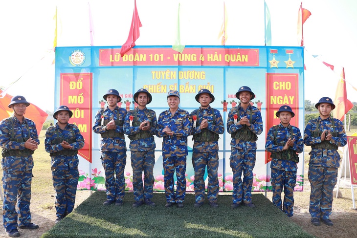 Chiến sĩ mới nén nỗi buồn ngày nhập ngũ, lập công trên thao trường- Ảnh 4. Chiến sĩ mới nén nỗi buồn ngày nhập ngũ, lập công trên thao trường- Ảnh 4.