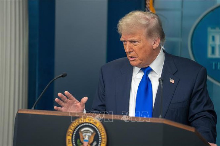 Đoàn Iran lên đường sang Islamabad đàm phán, Tổng thống Trump gia tăng sức ép- Ảnh 1.