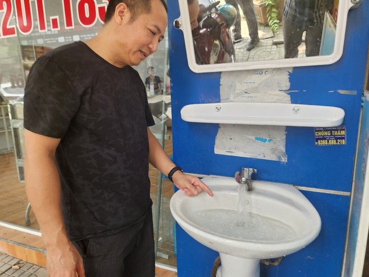 Hiện tượng nước sinh hoạt sủi bọt trắng xóa tại Thanh Hóa: Người dân mong sớm có lời giải- Ảnh 1.