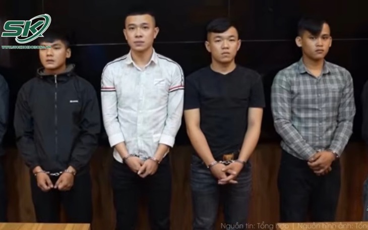 Nhóm giang hồ vác "hàng nóng" hỗn chiến, chém người gục giữa quán nhậu ở Khánh Hòa