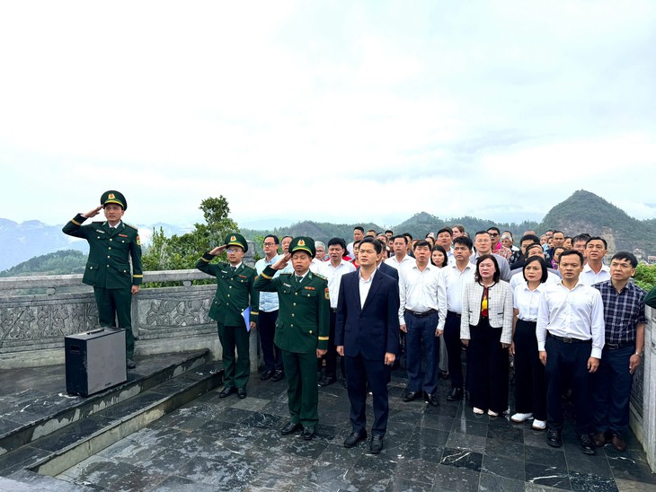 Từ Lũng Cú, Phố Bảng lan tỏa tinh thần phòng bệnh từ sớm, từ xa nơi vùng biên Tổ Quốc - Ảnh 1.