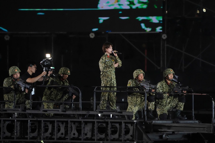 Hào khí quân đội rực lửa trong Sao Nhập Ngũ Concert- Ảnh 6. Hào khí quân đội rực lửa trong Sao Nhập Ngũ Concert- Ảnh 6.