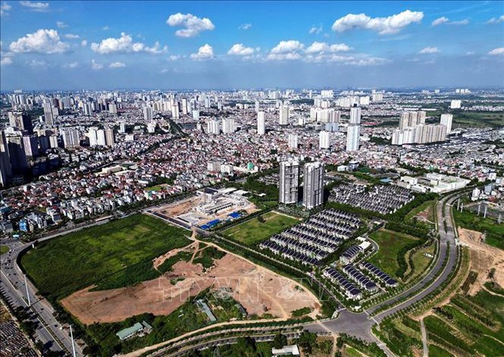 Bất động sản giảm giao dịch bởi áp lực giá và lãi vay- Ảnh 1. Bất động sản giảm giao dịch bởi áp lực giá và lãi vay- Ảnh 1.