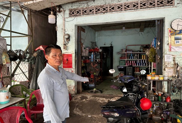 Bắt Nguyễn Duy Xuyên cầm dao đuổi chém hàng xóm- Ảnh 1. Bắt Nguyễn Duy Xuyên cầm dao đuổi chém hàng xóm- Ảnh 1.