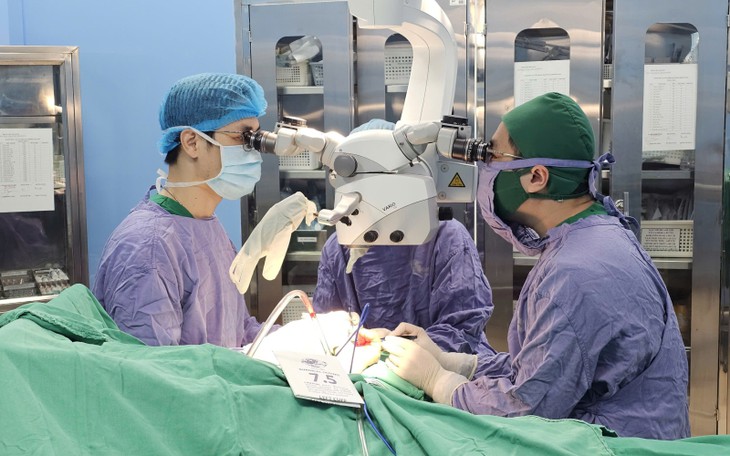 Vi phẫu cứu bàn tay gần đứt lìa cho nam thanh niên 21 tuổi- Ảnh 3.