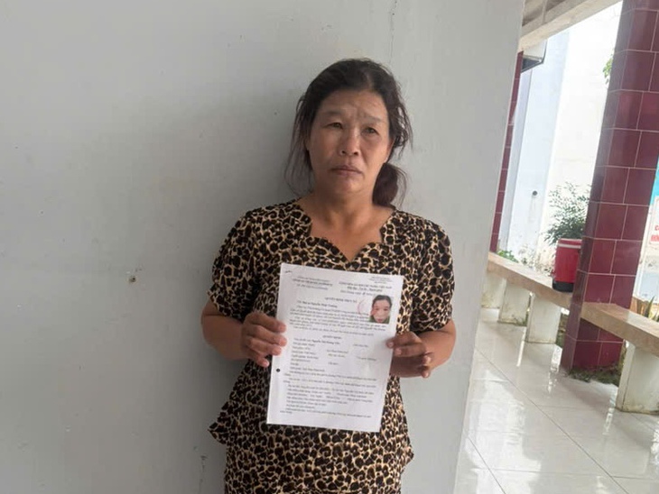 Bắt đối tượng trốn truy nã bằng cách đi bán vé số dạo- Ảnh 1. Bắt đối tượng trốn truy nã bằng cách đi bán vé số dạo- Ảnh 1.
