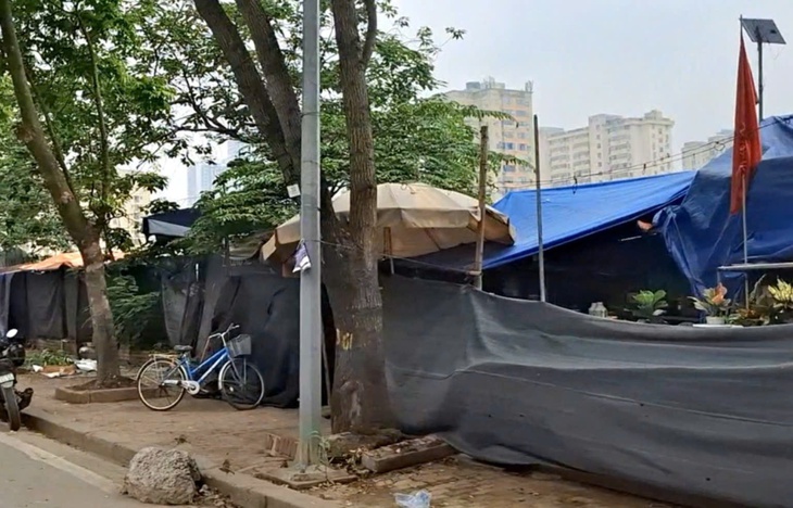 Cận cảnh công viên hồ điều hòa trên 'đất vàng' giữa Thủ đô bị bỏ hoang suốt 16 năm- Ảnh 5. Cận cảnh công viên hồ điều hòa trên 'đất vàng' giữa Thủ đô bị bỏ hoang suốt 16 năm- Ảnh 5.
