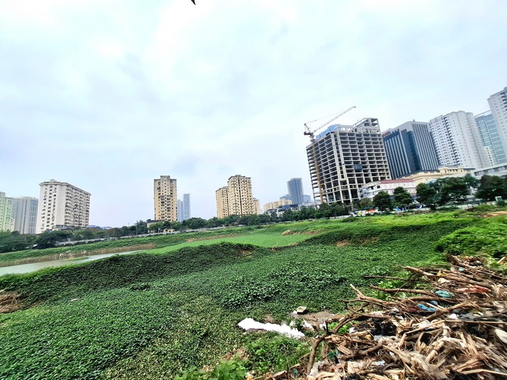 Cận cảnh công viên hồ điều hòa trên 'đất vàng' giữa Thủ đô bị bỏ hoang suốt 16 năm- Ảnh 10. Cận cảnh công viên hồ điều hòa trên 'đất vàng' giữa Thủ đô bị bỏ hoang suốt 16 năm- Ảnh 10.