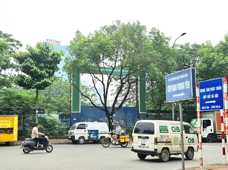 Cận cảnh công viên hồ điều hòa trên 'đất vàng' giữa Thủ đô bị bỏ hoang suốt 16 năm- Ảnh 1. Cận cảnh công viên hồ điều hòa trên 'đất vàng' giữa Thủ đô bị bỏ hoang suốt 16 năm- Ảnh 1.