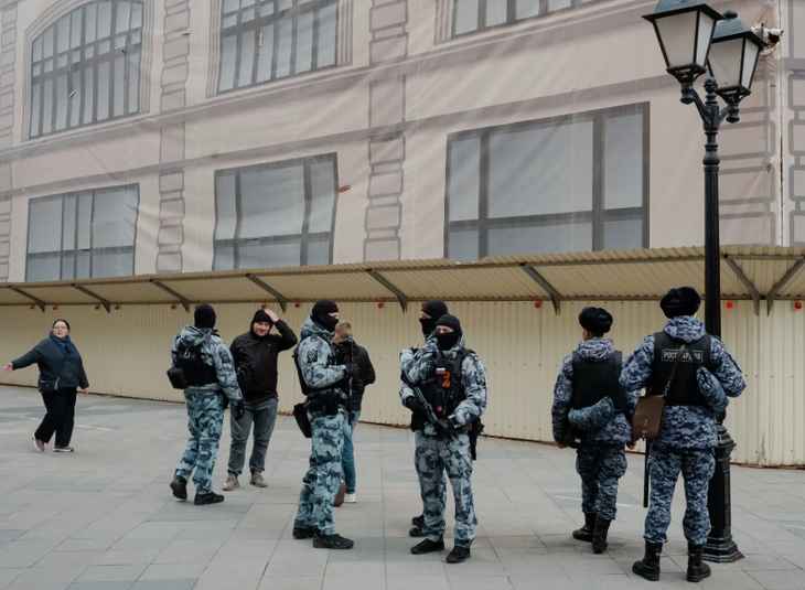 Lý do quân đội Nga đang mắc kẹt trong 'vùng xám' Ukraine- Ảnh 1. Lý do quân đội Nga đang mắc kẹt trong 'vùng xám' Ukraine- Ảnh 1.