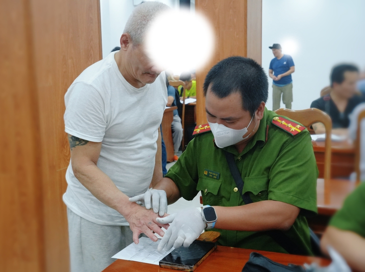TPHCM tiếp nhận 33 công dân Việt Nam bị Hoa Kỳ trục xuất- Ảnh 3. TPHCM tiếp nhận 33 công dân Việt Nam bị Hoa Kỳ trục xuất- Ảnh 3.