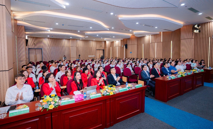 Bổ nhiệm GS.TS.BSCKII Phạm Văn Lình làm Giám đốc Bệnh viện Vạn Phúc- Ảnh 4.