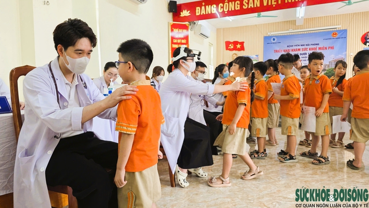 Bệnh viện Nhi Hải Phòng khám sức khỏe miễn phí cho hơn 1000 học sinh tiểu học - Ảnh 1. Bệnh viện Nhi Hải Phòng khám sức khỏe miễn phí cho hơn 1000 học sinh tiểu học - Ảnh 1.
