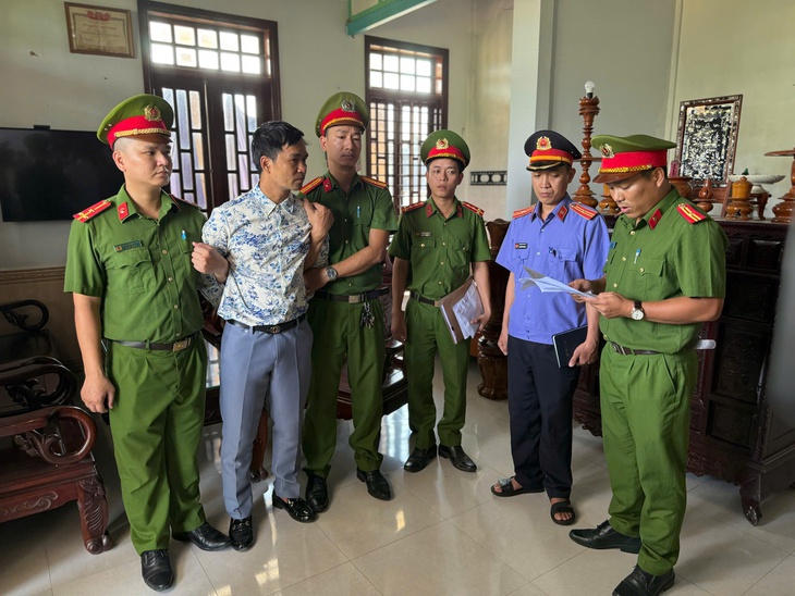 Bắt đối tượng cản trở người thi hành công vụ, đăng tải nội dung xuyên tạc ở Huế- Ảnh 1.