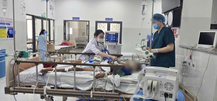 Bộ đôi ‘báo động đỏ liên viện’ và bác sĩ luân phiên cứu nhiều ca nguy kịch ở TPHCM- Ảnh 1.