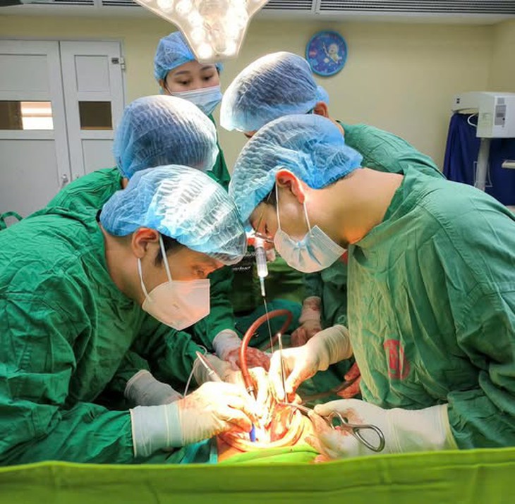 Cứu sống thiếu niên bị vết thương thấu bụng nguy kịch- Ảnh 1. Cứu sống thiếu niên bị vết thương thấu bụng nguy kịch- Ảnh 1.