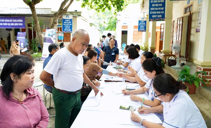 Phát hiện nhiều ca đái tháo đường, tổn thương tuyến giáp qua khám sàng lọc ở miền núi Nghệ An- Ảnh 1.