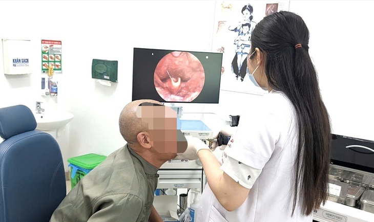 Đi nắng về rồi nhai đá lạnh, cụ ông rơi vào nguy kịch- Ảnh 3. Đi nắng về rồi nhai đá lạnh, cụ ông rơi vào nguy kịch- Ảnh 3.