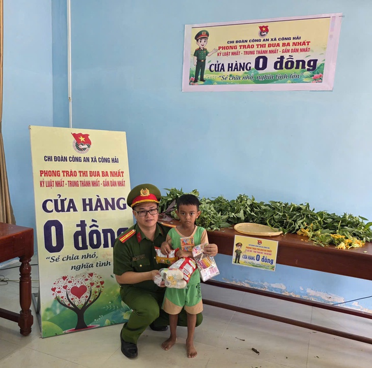 Ấm lòng ‘Cửa hàng 0 đồng’ của công an xã hỗ trợ người có hoàn cảnh khó khăn ở Khánh Hòa- Ảnh 3.