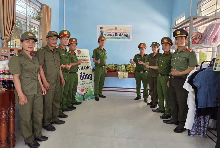 Ấm lòng ‘Cửa hàng 0 đồng’ của công an xã hỗ trợ người có hoàn cảnh khó khăn ở Khánh Hòa- Ảnh 6.
