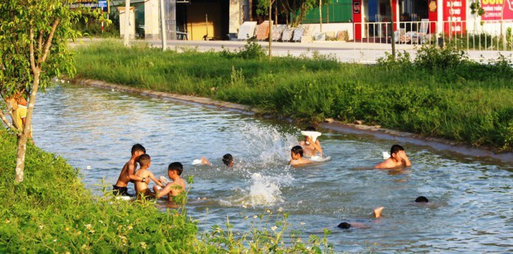 Bộ Y tế liên tiếp cảnh báo tình trạng đuối nước ở trẻ em gia tăng trong dịp hè- Ảnh 1.