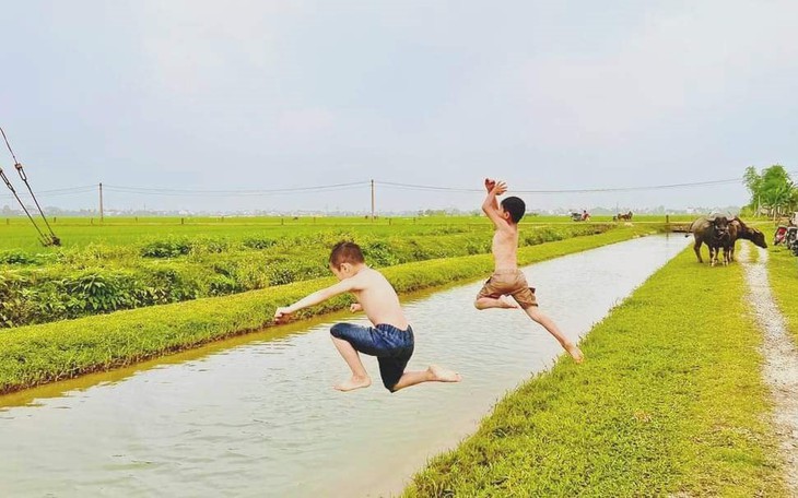 ‘Cơn sốt’ học bơi mùa hè và những lưu ý cho cha mẹ- Ảnh 4.