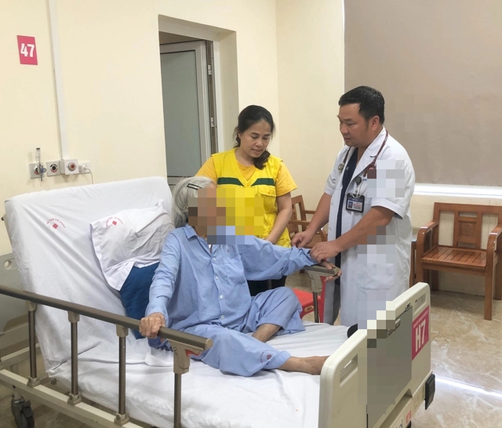 Kỹ thuật đỉnh cao trong can thiệp tim mạch: Mở cơ hội sống cho người bệnh hẹp van động mạch chủ nguy kịch- Ảnh 1.
