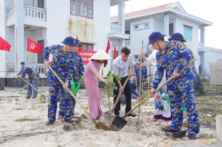 Lữ đoàn 146 tổ chức ‘Tết trồng cây đời đời nhớ ơn Bác Hồ’- Ảnh 3.
