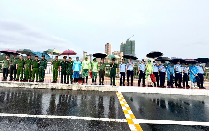 Trao trả 13 công dân Trung Quốc nhập cảnh trái phép vào Việt Nam