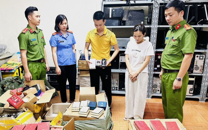 Thu giữ hơn 1.500 chai nước hoa giả mạo các thương hiệu nổi tiếng thế giới