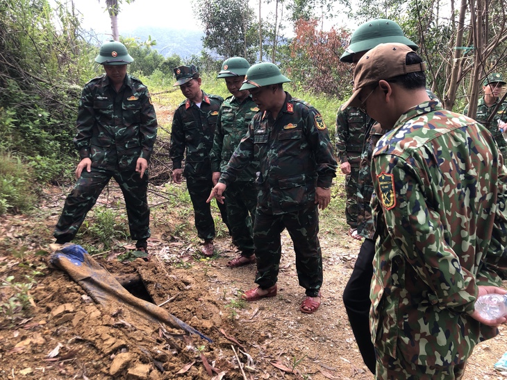 Truy quét điểm nóng khai thác vàng ở Huế, nhiều đối tượng bỏ chạy vào rừng- Ảnh 1.